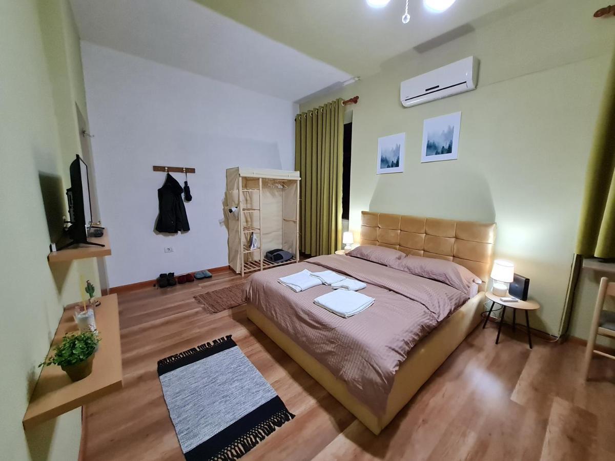 Ex-Block District Charming Studio Apartment With Treeish Sorrounding View! Τίρανα Εξωτερικό φωτογραφία
