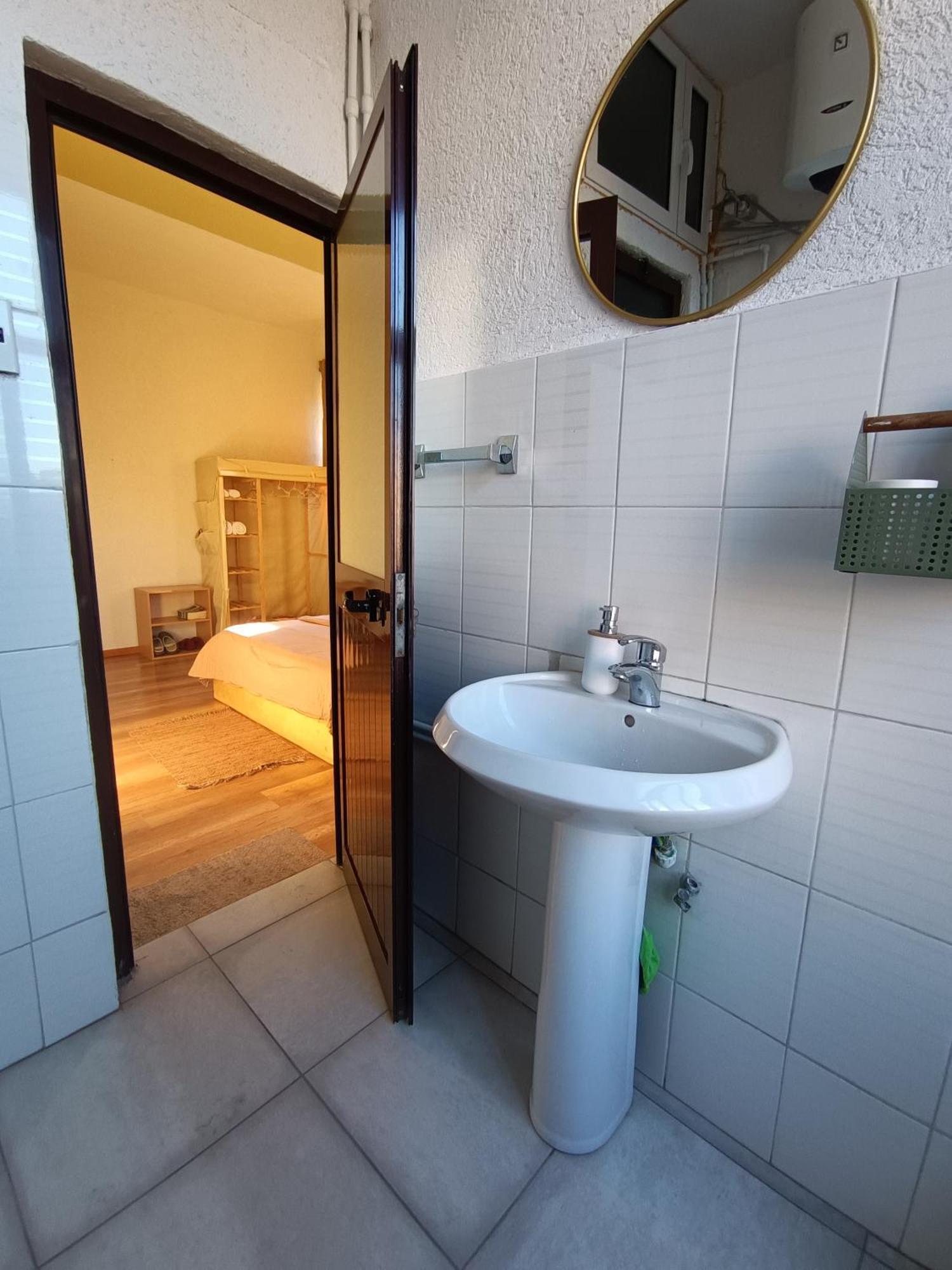 Ex-Block District Charming Studio Apartment With Treeish Sorrounding View! Τίρανα Εξωτερικό φωτογραφία